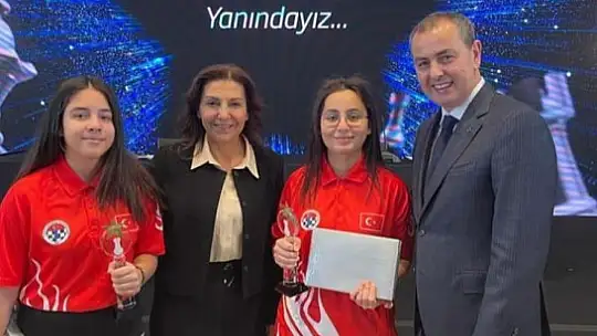 Gaziantep Kolej Vakfı'nın satrançtaki yıldızları ödüllendirildi