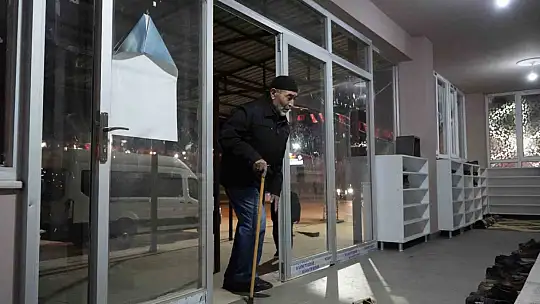 Gaziantep Nurdağı'nın ayakta kalan tek camisinde kandil yoğunluğu