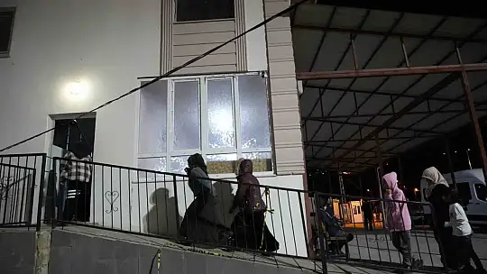 Gaziantep Nurdağı'nın ayakta kalan tek camisinde kandil yoğunluğu