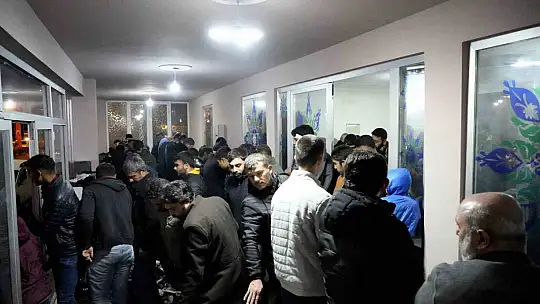 Gaziantep Nurdağı'nın ayakta kalan tek camisinde kandil yoğunluğu