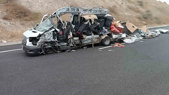 Gaziantep - Şanlıurfa Otoyolu'nda feci kaza: 5 ölü, 17 yaralı