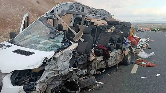 Gaziantep - Şanlıurfa Otoyolu'nda feci kaza: 5 ölü, 17 yaralı
