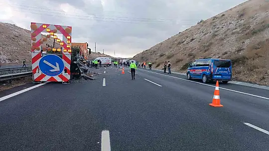 Gaziantep - Şanlıurfa Otoyolu'nda feci kaza: 5 ölü, 17 yaralı