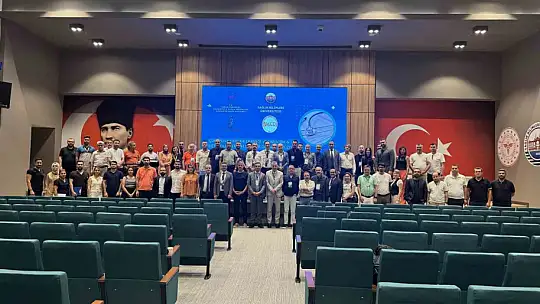 Gaziantep Şehir Hastanesi'nde canlı ameliyat eşliğinde eğitim sempozyumu düzenlendi