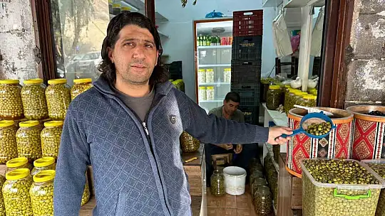 Gaziantep sofrasının vazgeçilmezi kırılmış yeşil zeytin
