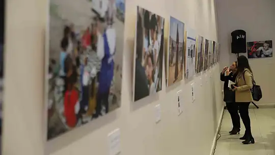 Gaziantep'te 'Birlikte Yeniden İnşa Ediyoruz' konulu fotoğraf sergisi açıldı
