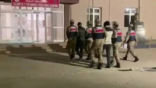 Gaziantep'te 1 kilo eroin, 7 kilo skunk ile 1 ton kaçak tütün ele geçirildi