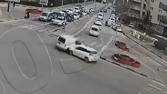 Gaziantep'te 12 trafik kazası kameralara yansıdı
