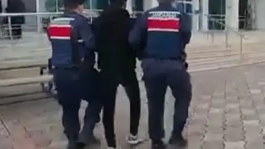 Gaziantep'te 194 adet kaçak cep telefonu ile 115 litre kaçak alkol ele geçirildi