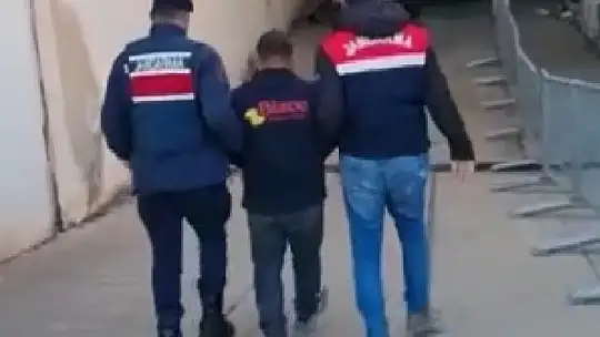 Gaziantep'te 194 adet kaçak cep telefonu ile 115 litre kaçak alkol ele geçirildi
