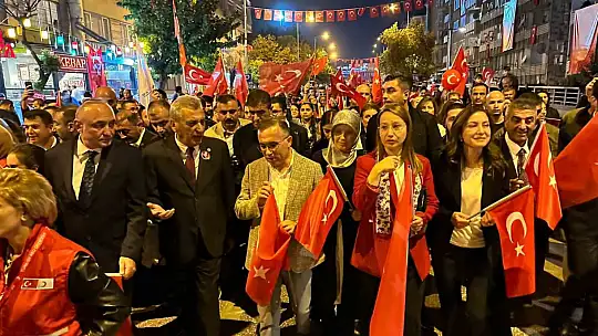 Gaziantep'te 29 Ekim coşkusu fener alayıyla sürdü