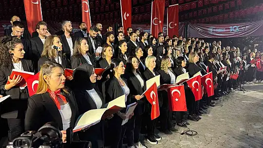Gaziantep'te 29 Ekim coşkusu fener alayıyla sürdü