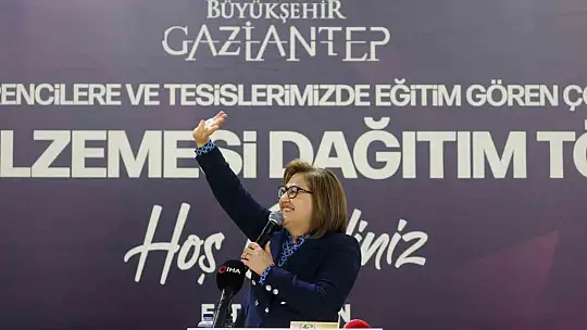 Gaziantep'te 3 bin 500 başarılı öğrenciye spor seti dağıtıldı