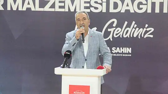 Gaziantep'te 3 bin 500 başarılı öğrenciye spor seti dağıtıldı