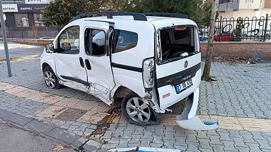 Gaziantep'te 4 kişinin yaralandığı feci kaza güvenlik kamerasına yansıdı