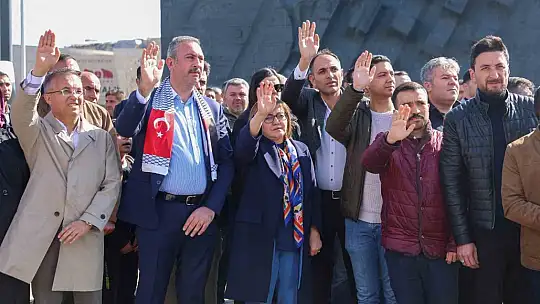 Gaziantep'te 5 tırdan oluşan insani yardım filosu Gazze için yola çıktı
