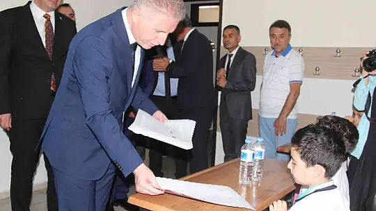 Gaziantep'te 648 bin Türk ve Suriyeli öğrenci karne aldı