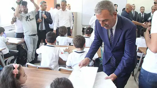 Gaziantep'te 648 bin Türk ve Suriyeli öğrenci karne aldı
