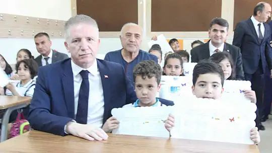 Gaziantep'te 648 bin Türk ve Suriyeli öğrenci karne aldı