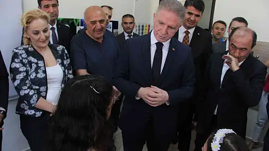 Gaziantep'te 648 bin Türk ve Suriyeli öğrenci karne aldı