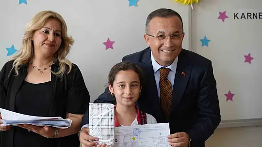 Gaziantep'te 730 bin öğrenci karne heyecanı yaşadı