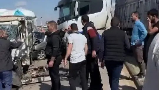 Gaziantep'te 8 aracın karıştığı zincirleme trafik kazası: 3 yaralı
