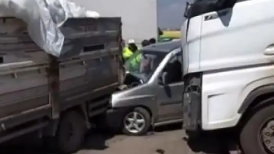Gaziantep'te 8 aracın karıştığı zincirleme trafik kazası: 3 yaralı