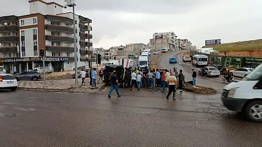 Gaziantep'te ambulans devrildi: 4 yaralı
