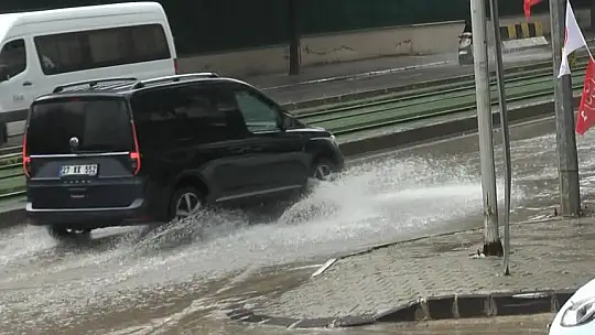 Gaziantep'te aniden bastıran sağanak hayatı olumsuz etkiledi