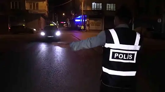 Gaziantep'te araçlar didik didik arandı, sürücüler sorgulandı