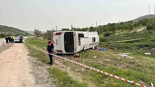 Gaziantep'te astsubayın öldüğü midibüs kazası kamerada