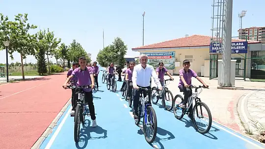 Gaziantep'te başarılı öğrencilere bisiklet hediyesi
