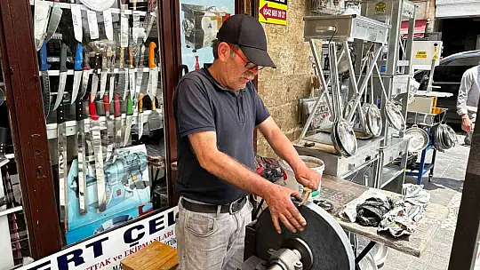 Gaziantep'te bayram öncesi bıçak bileme mesaisi başladı
