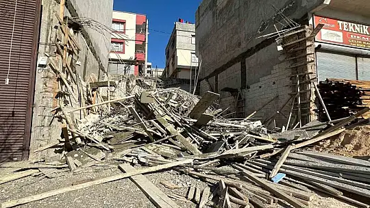 Gaziantep'te beton dökümü sonrası inşaat çöktü: 1'i ağır 2 yaralı