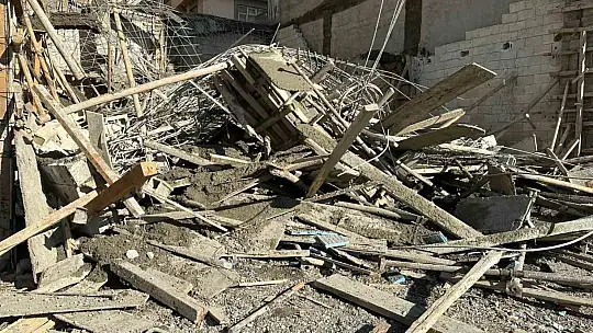 Gaziantep'te beton dökümü sonrası inşaat çöktü: 1'i ağır 2 yaralı