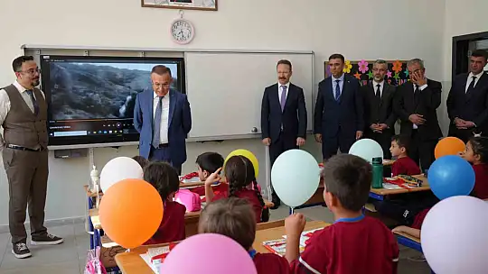 Gaziantep'te bin 490 okulda 750 bin öğrenci ders başı yaptı
