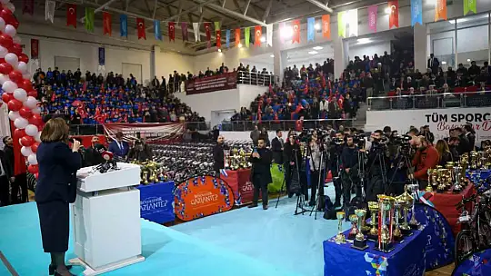 Gaziantep'te bin 500 lisanslı sporcuya bisiklet dağıtıldı
