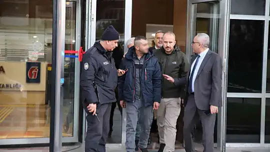 Gaziantep'te binanın çatısına çıkan kişi ikna edildi