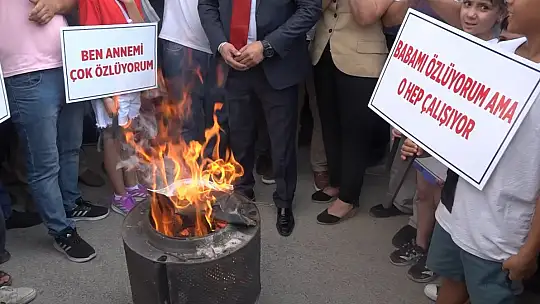 Gaziantep'te çalışma koşullarına sitem eden mali müşavirler ruhsat yaktı