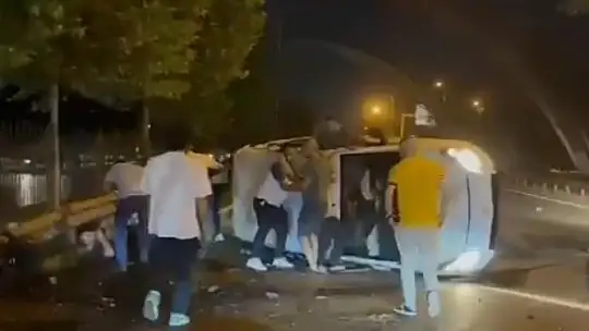 Gaziantep'te çarpışan iki araçtan biri yan yattı: 7 yaralı