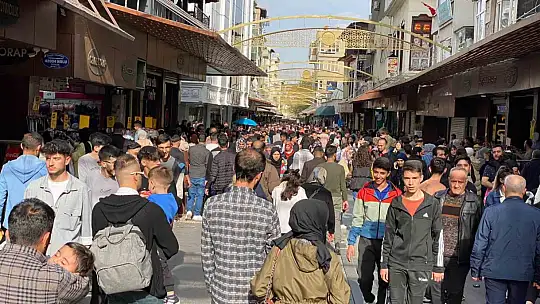 Gaziantep'te çarşı ve pazarlarda bayram yoğunluğu