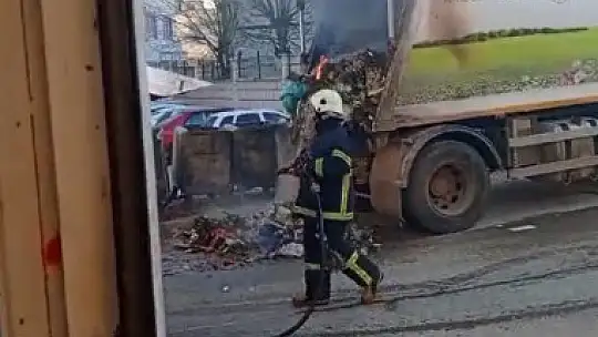 Gaziantep'te çöp kamyonunda çıkan yangını itfaiye söndürdü