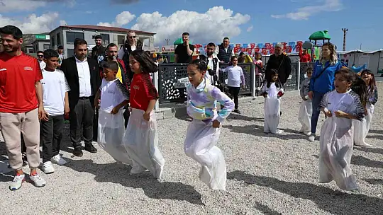 Gaziantep'te depremzede çocuklar için bayram şenliği