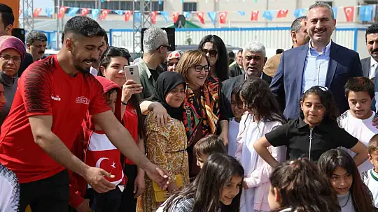 Gaziantep'te depremzede çocuklar için bayram şenliği