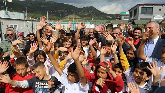 Gaziantep'te depremzede çocuklar için bayram şenliği