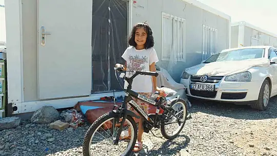 Gaziantep'te depremzede çocuklara bisiklet
