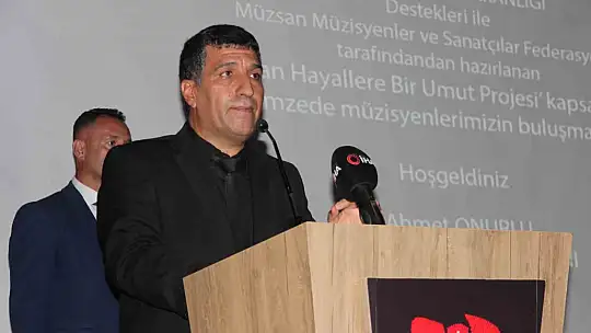 Gaziantep'te depremzede müzisyenlere enstrüman dağıtıldı