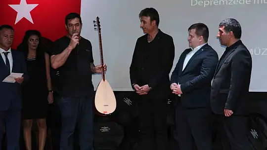Gaziantep'te depremzede müzisyenlere enstrüman dağıtıldı