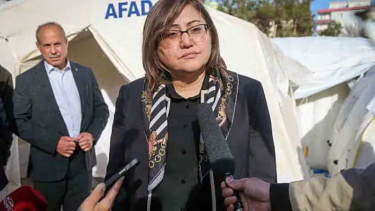 Gaziantep'te depremzede öğrencilere maddi destek
