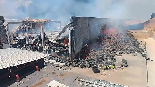 Gaziantep'te fabrika yangınına 4 saattir müdahale ediliyor